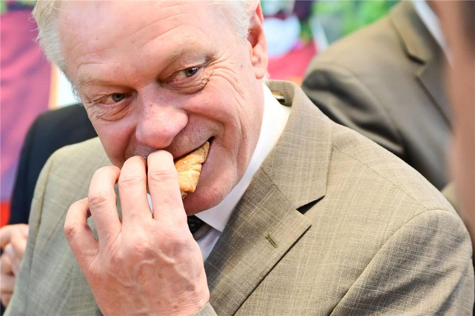 Für Häppchen und Schlückchen ist oft nur wenige Minuten Zeit.Sebastian Christoph Gollnow/dpa