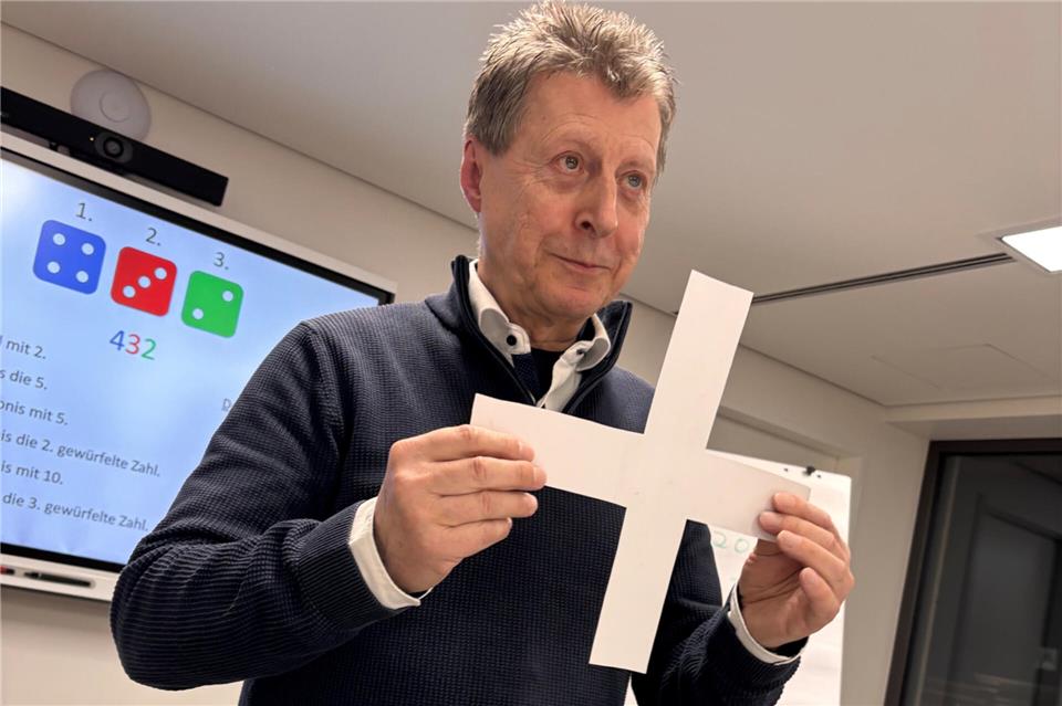 Für Hans-Karl Eder steht das in mathematischen Gleichungen häufiger auftauchende X sinnbildlich: „Für einige ist Mathe ein Kreuz“, sagt er. Das will er ändern.