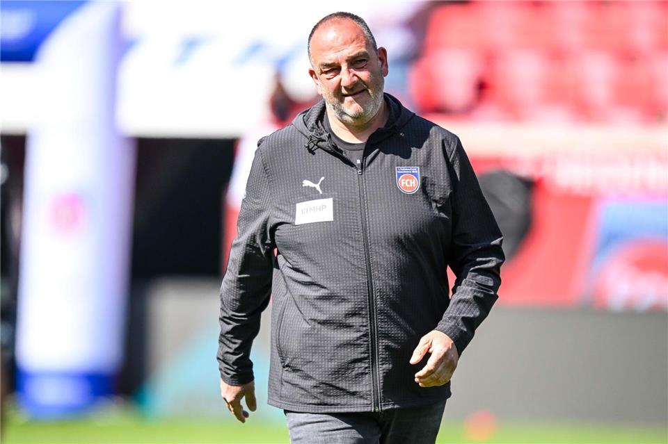 Für Heidenheim und Coach Frank Schmidt geht es um den Klassenerhalt. (Archivbild)Harry Langer/dpa