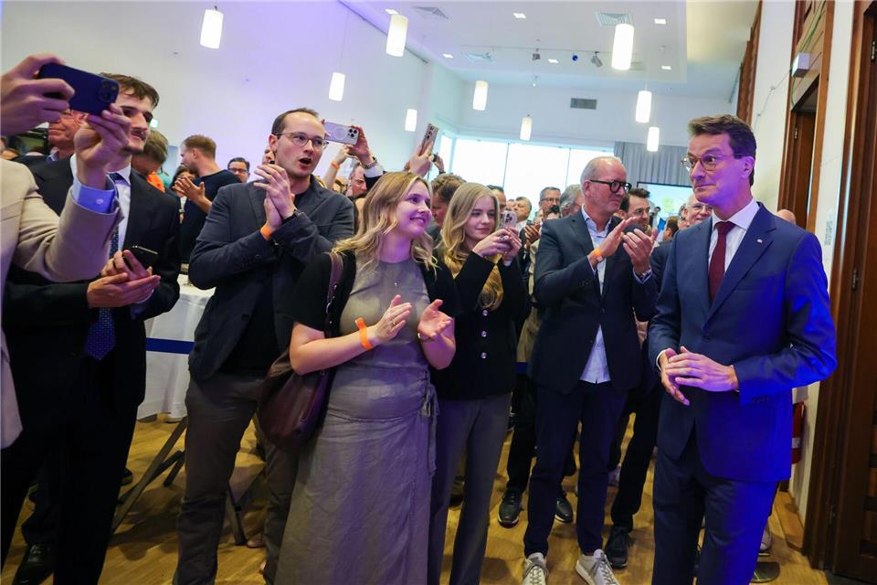 Für Hendrik Wüst ist klar: Wenn es in Stichwahlen gegen die AfD geht, unterstützt seine CDU andere demokratische Parteien wie die SPD. Christoph Reichwein/dpa