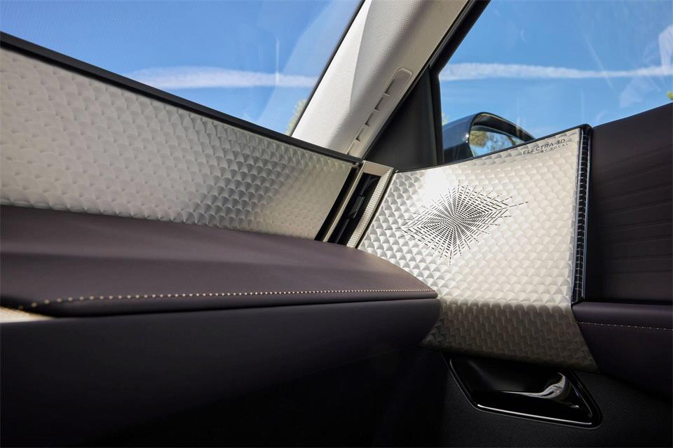Für HiFi- und Designfans: Soundsystem mit zahlreichen Lautsprechern, auch in der Türverkleidung - der Sound umhüllt die Passagiere laut DS „wie in einem Konzertsaal“.DS Automobiles/dpa-tmn