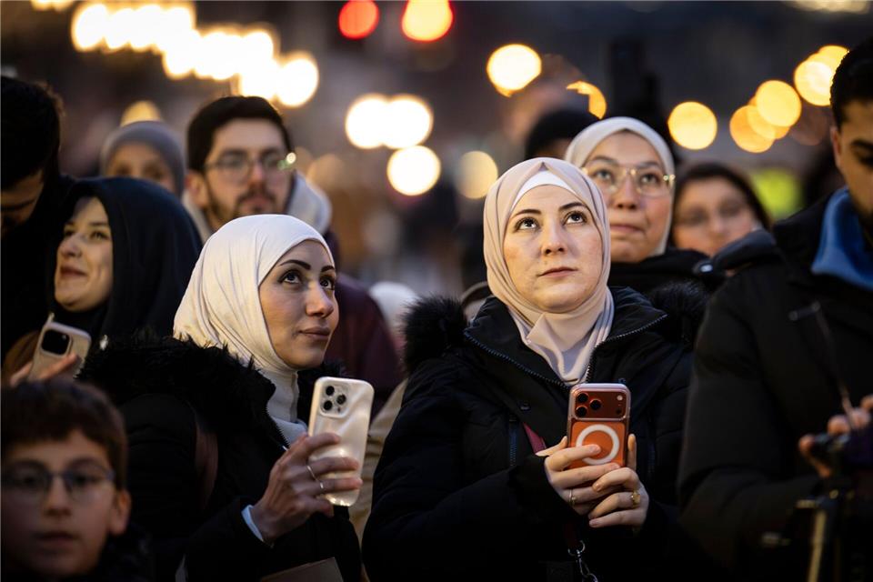 Für Hunderttausende Muslime hat am Mittwochabend der Ramadan begonnen. Boris Roessler/dpa