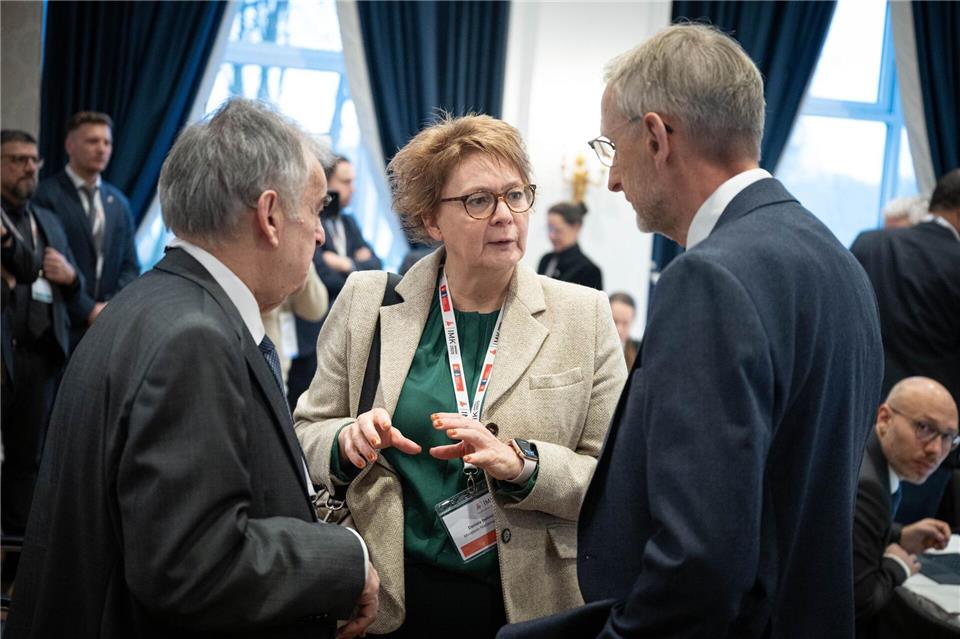 Für Innenministerin Behrens steht bei der Drohnenabwehr der Schutz Unbeteiligter im Vordergrund. (Archivbild)Sina Schuldt/dpa
