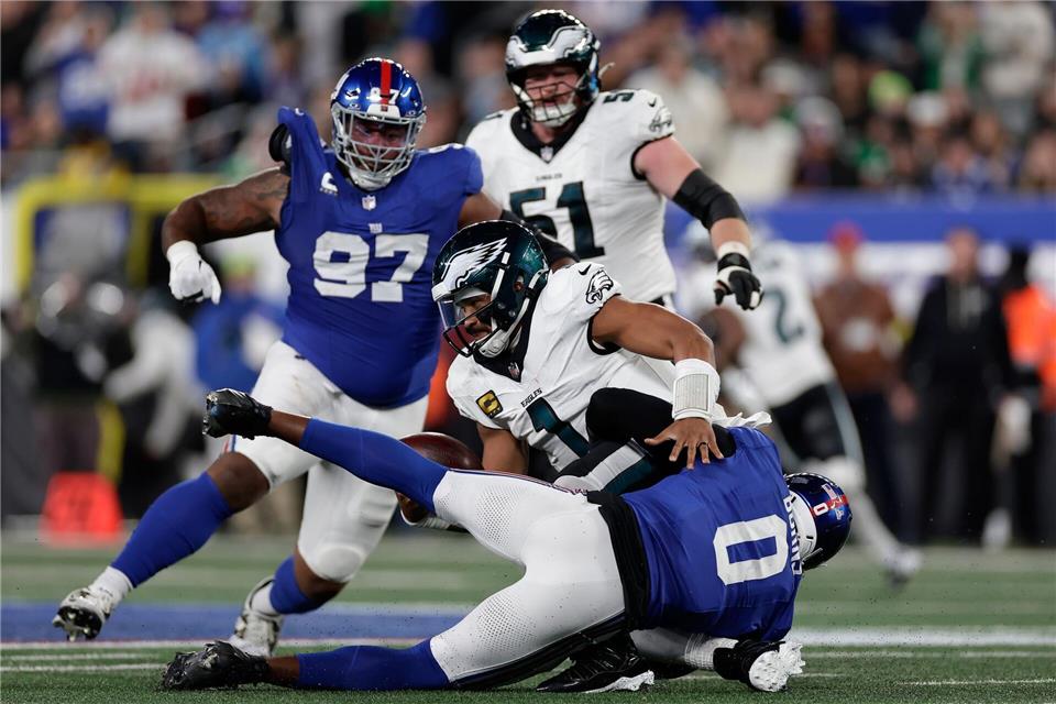 Für Jalen Hurts (Mitte) gab es oft keinen Ausweg.Adam Hunger/AP/dpa