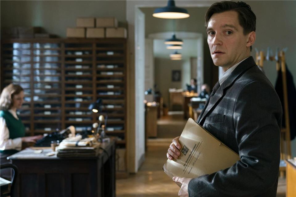 Für Jonas Nay, bekannt aus „Deutschland 83“, bedeutete die Rolle des Kripo-Ermittlers Jan Morava eine doppelte Herausforderung.Christopher Schier/ARD Degeto Film/dpa