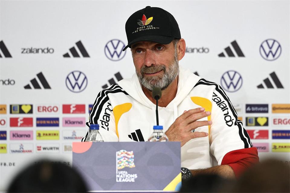 Für Jürgen Klopp steht beim Rückspiel in Griechenland viel auf dem Spiel. Christian Charisius/dpa