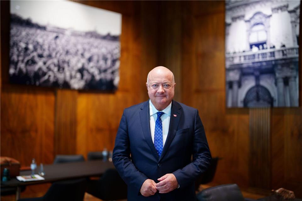 Österreichs Kanzler: Koalition mit Anti-Streit-Rezept  Für Kanzler Christian Stocker sind AfD und FPÖ nur bedingt vergleichbar.Eva Manhart/dpa