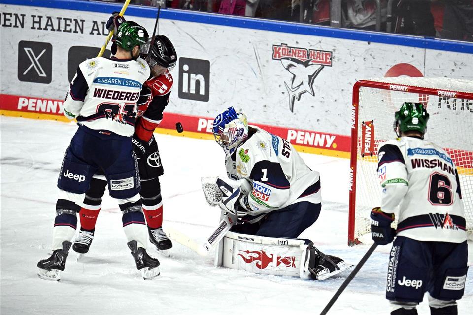 Für Keeper Stettmer (M) gab es ein Sonderlob.Federico Gambarini/dpa