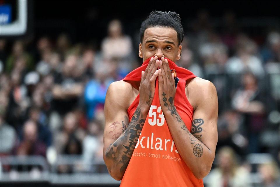 Für Kevin Yebo und die Basketballer der Niners Chemnitz endete die Bundesliga-Saison nach der Niederlage in Braunschweig vorzeitig. (Archivbild)Hendrik Schmidt/dpa