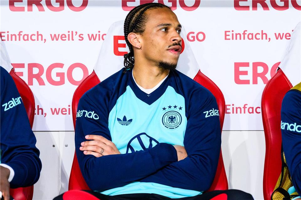 Für Leroy Sané, hier auf der Ersatzbank gegen Finnland, könnten sich die WM-Aussichten schlagartig verändern. (Archivbild)Tom Weller/dpa