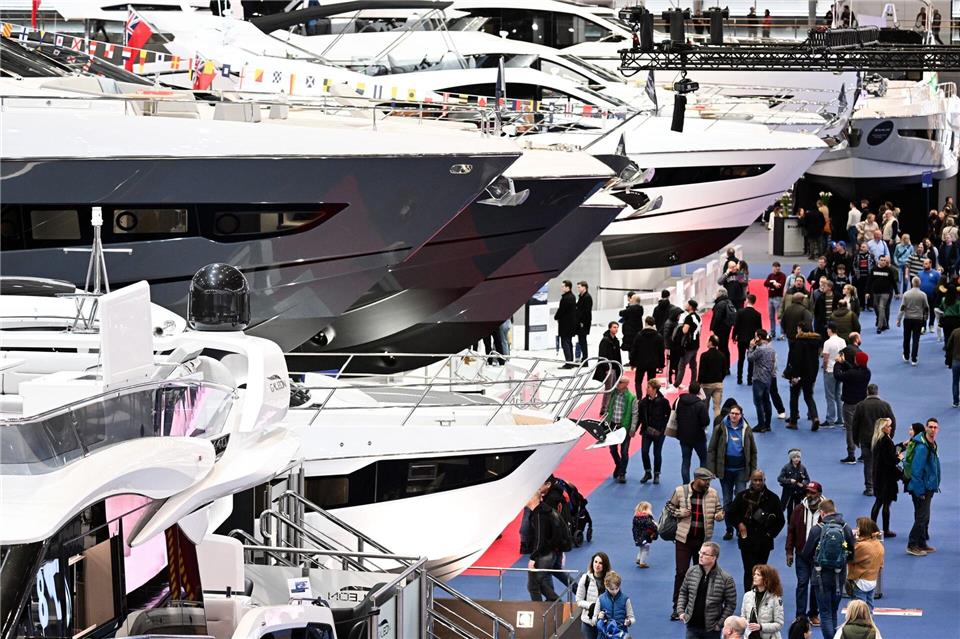 Für Luxusjachten geben die Reichen auch 2025 mehr Geld aus. (Archivbild)Federico Gambarini/dpa