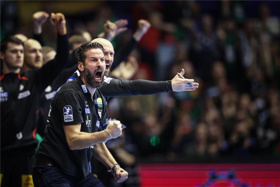 Für Magdeburgs Trainer Bennet Wiegert ist die Vorfreude auf das Topspiel grenzenlos. (Archivbild)Ronny Hartmann/dpa-Zentralbild/dpa
