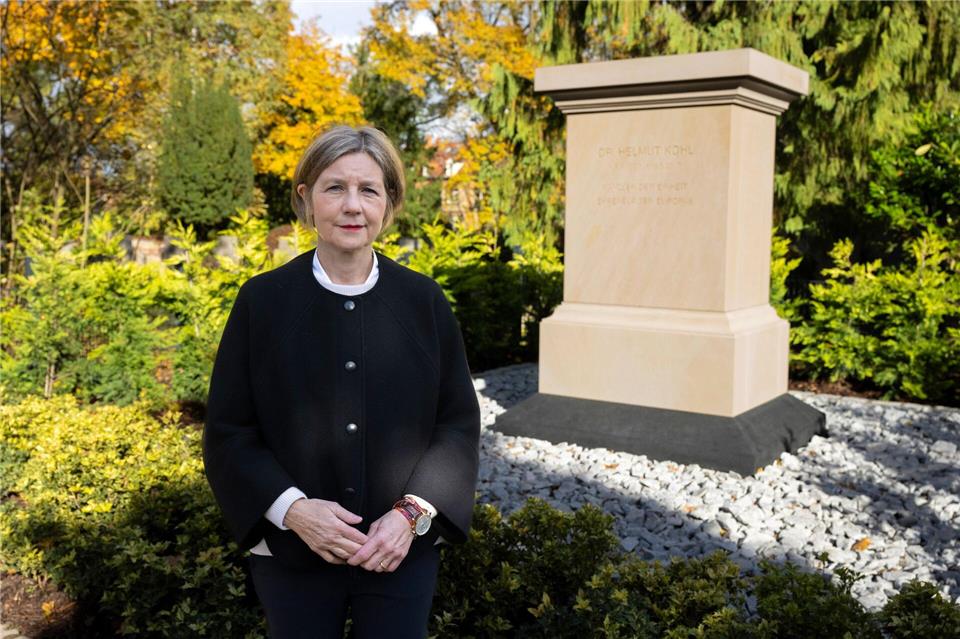 Gestaltung von Helmut-Kohl-Grab beendet: Ein Denkmal im Park Für Maiko Kohl-Richter „war immer klar, dass das Grab letztlich Denkmalcharakter haben muss“.Boris Roessler/dpa