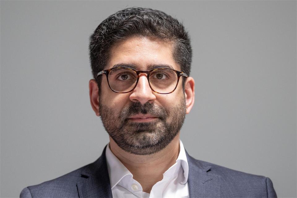 Für Mansoori geht es bei der Frage um Gerechtigkeit, sagt er. (Archivbild)Boris Roessler/dpa