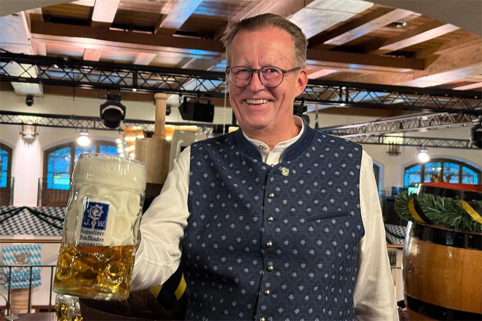 Für Martin Leibhard, Vorsitzender des Vereins Münchener Brauereien, wäre ein extra alkoholfreies Wiesnbier ein „logischer Widerspruch“. (Produktion) Sabine Dobel/dpa