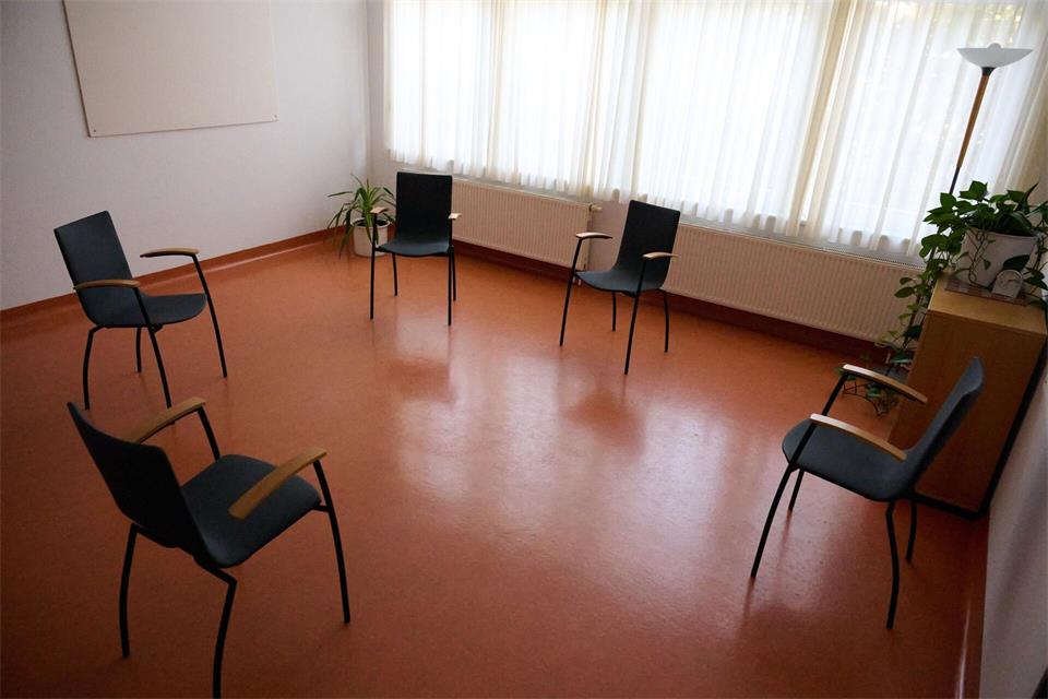 Für Menschen, die eine Beratung brauchen, haben die Kürzungen längere Wartezeiten auf eine Beratung oder längere Fahrtwege zur nächsten Beratungsstelle mit Kapazitäten zur Folge.Katharina Kausche/dpa