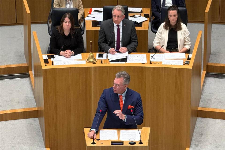 Für Michael Büge, den neuen AfD-Fraktionschef, war es der erste Auftritt im rheinland-pfläzischen Landtag. Ira Schaible/dpa