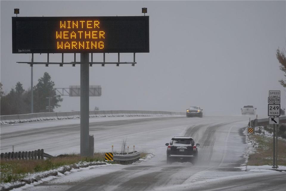 Für Millionen Menschen in den USA gelten Wetterwarnungen.David J. Phillip/AP/dpa