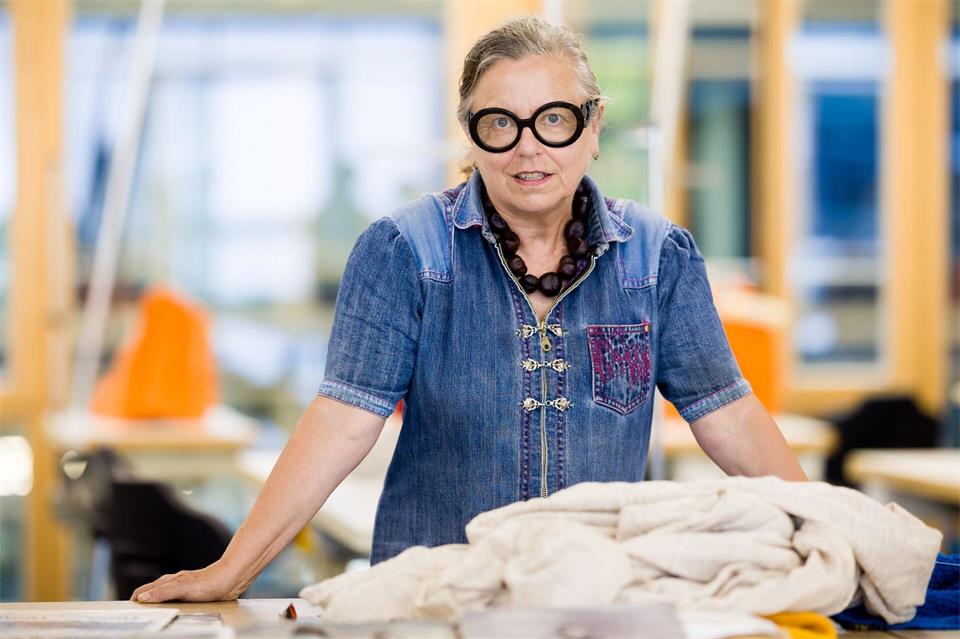 Für Modeprofessorin Martina Glomb sind Trachten ein Gegenentwurf zu schnelllebiger „Fast Fashion“.Moritz Frankenberg/dpa