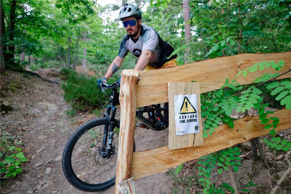 Für Mountainbiker gibt es gekennzeichnete Strecken für ihre Touren. (Archivbild)Uwe Anspach/dpa