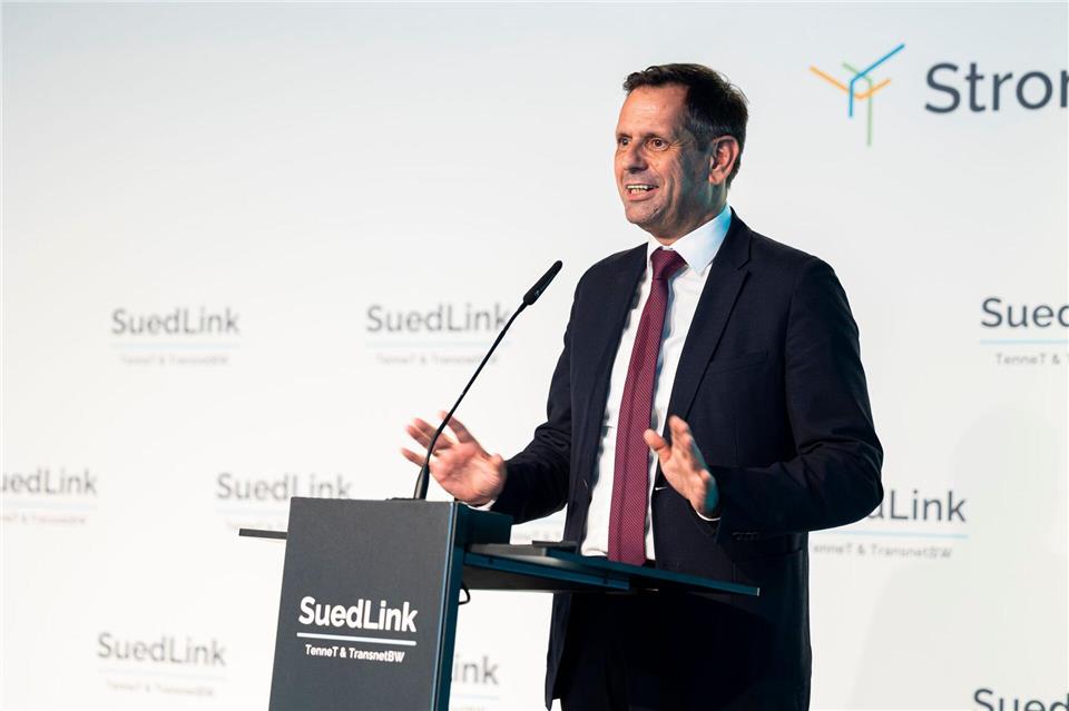 Für Niedersachsens Ministerpräsident Olaf Lies (SPD) ist der Suedlink die „Schlagader“ der Energieversorgung.Michael Matthey/dpa