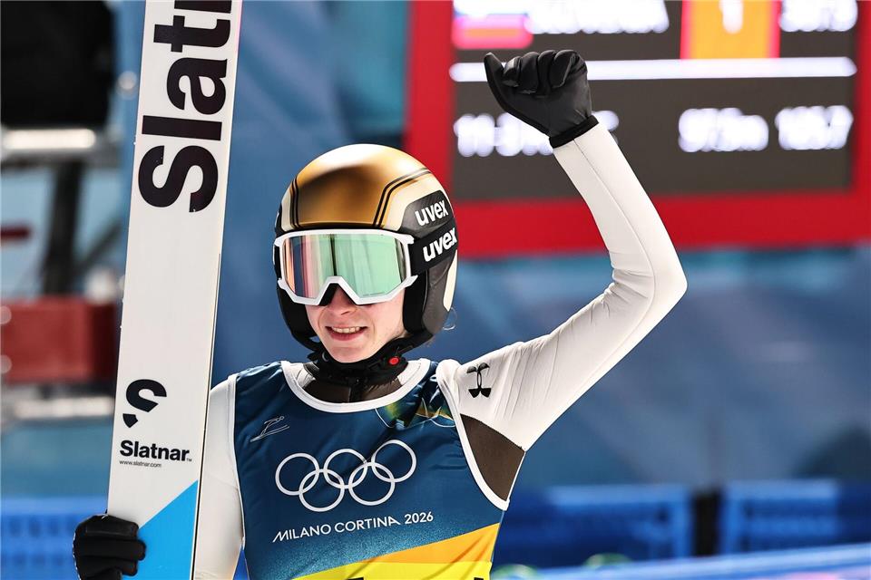 Für Nika Prevc war es bereits die zweite Medaille in Predazzo.Daniel Karmann/dpa