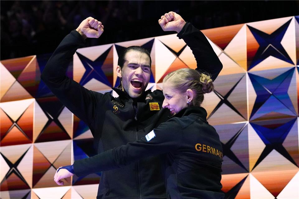 Für Nikita Volodin und Minerva Hase ging mit WM-Gold ein Traum in Erfüllung.Petr David Josek/AP/dpa