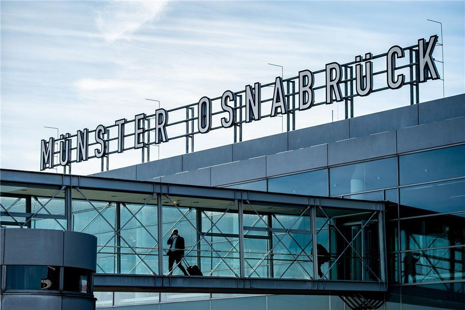 Für Passagiere in NRW hatte ein Cyberangriff auf einen Airport-Dienstleister keine Auswirkungen - doch der Flughafen in Münster musste schnell reagieren. (Archivbild)Guido Kirchner/dpa