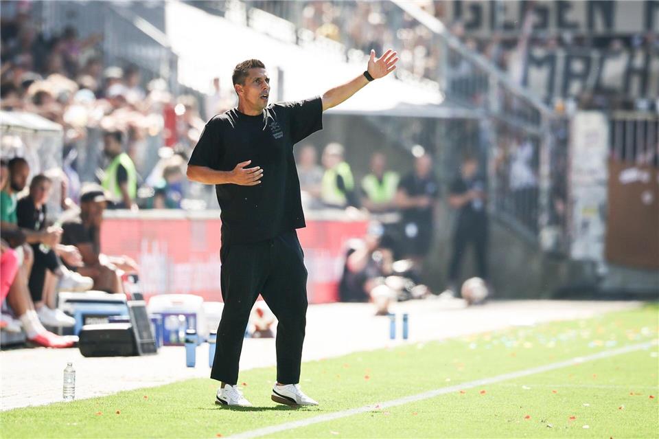 Für Pauli-Coach Marcel Rapp ist die Partie in Kiel eine ganze besondere. (Archivfoto)Christian Charisius/dpa