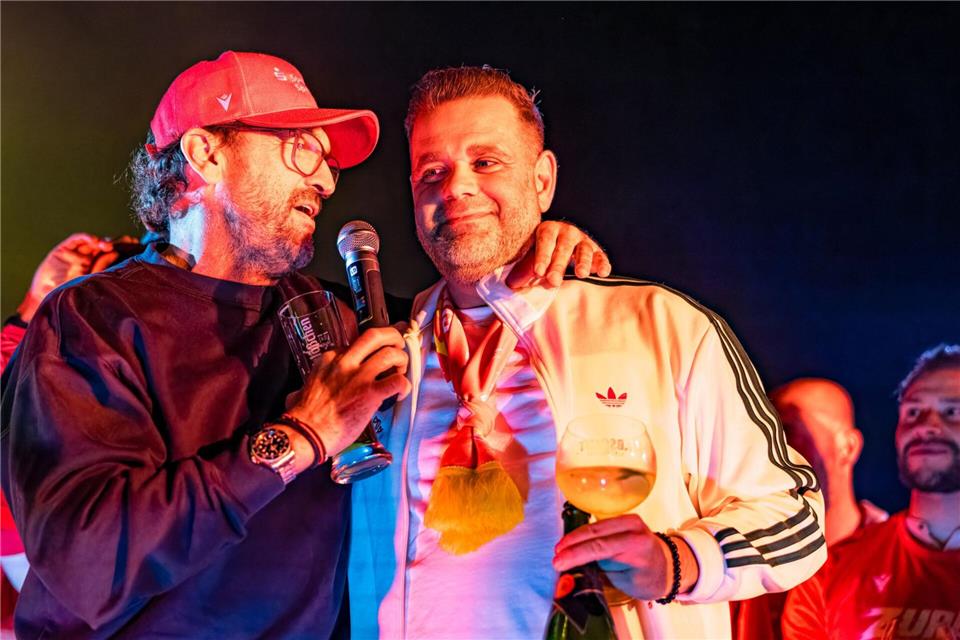 Für Präsident Sebastian Lemke (r) und Trainer Claus-Dieter Wollitz ist der Aufstieg der Höhepunkt einer langen Reise.Frank Hammerschmidt/dpa