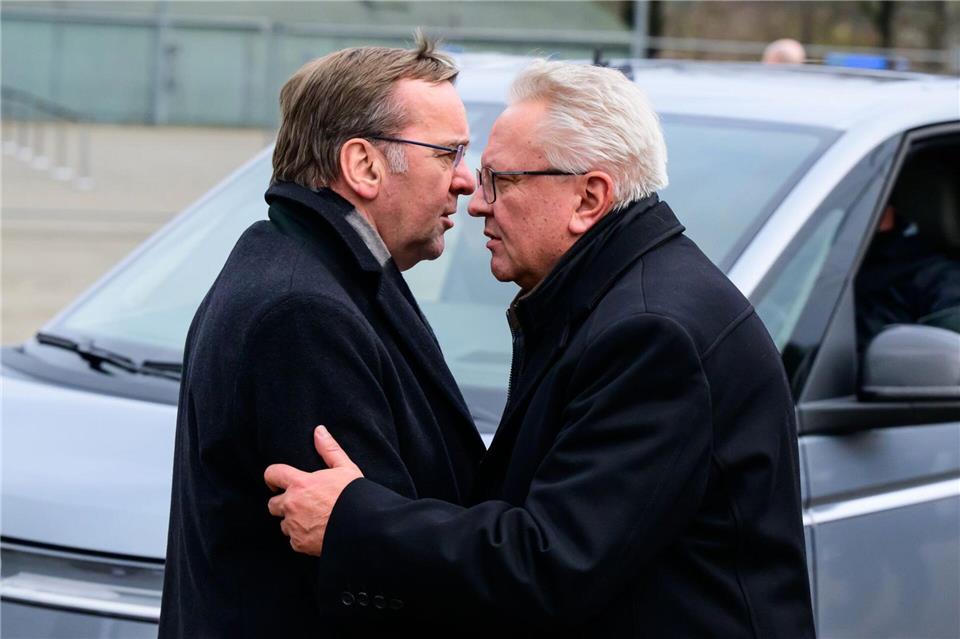 Für Rheinmetall-Chef Papperger ist ein kurzer Draht zur Politik selbstverständlich. (Archivbild)Philipp Schulze/dpa