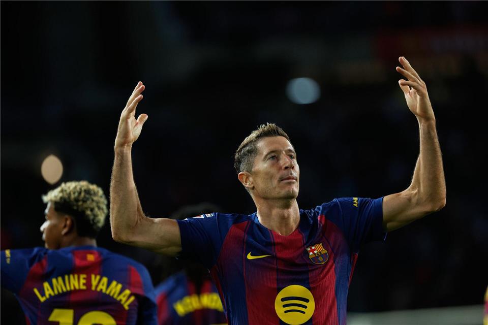 Für Robert Lewandowski könnte in Barcelona bald Schluss sein. (Archivbild)Joan Monfort/AP/dpa