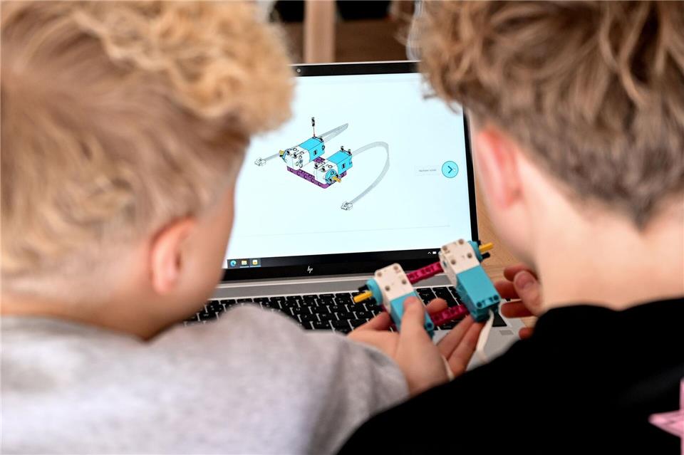 Für Schülerinnen und Schüler wird die Digitalisierung immer wichtiger. Britta Pedersen/dpa