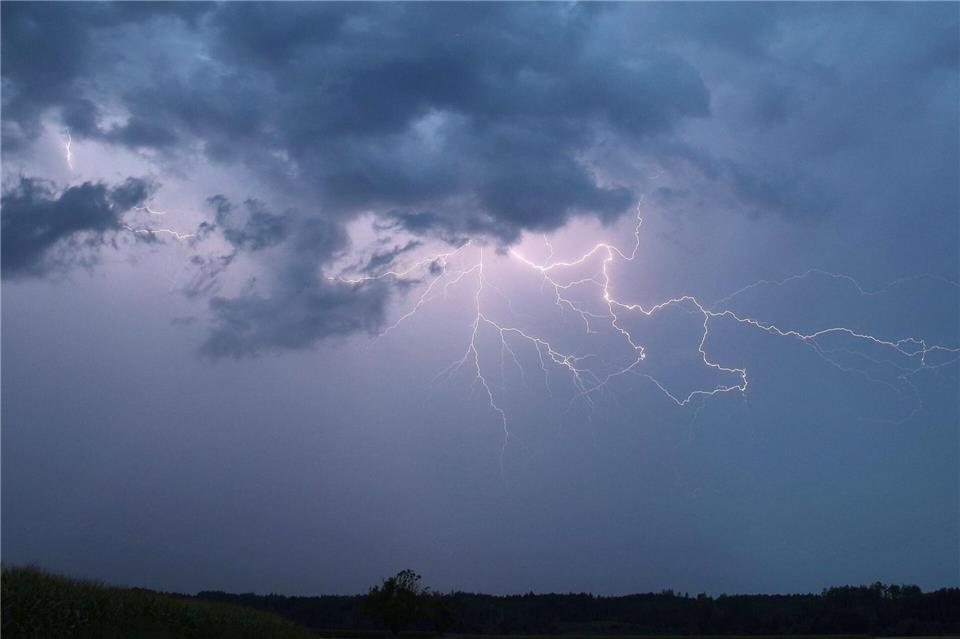 Für Schwaben gab der DWD eine Unwetterwarnung heraus. (Archivbild)Alexander Wolf/onw-images/dpa