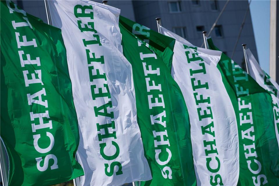 Für Schweinfurt gab Schaeffler nun Details zum Stellenabbau bekannt. (Archivbild)Daniel Karmann/dpa