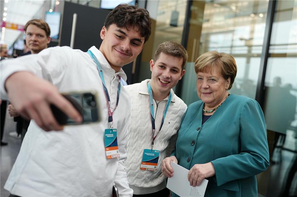 Für Selfies war nach dem Gottesdienst auch noch Zeit.Kay Nietfeld/dpa