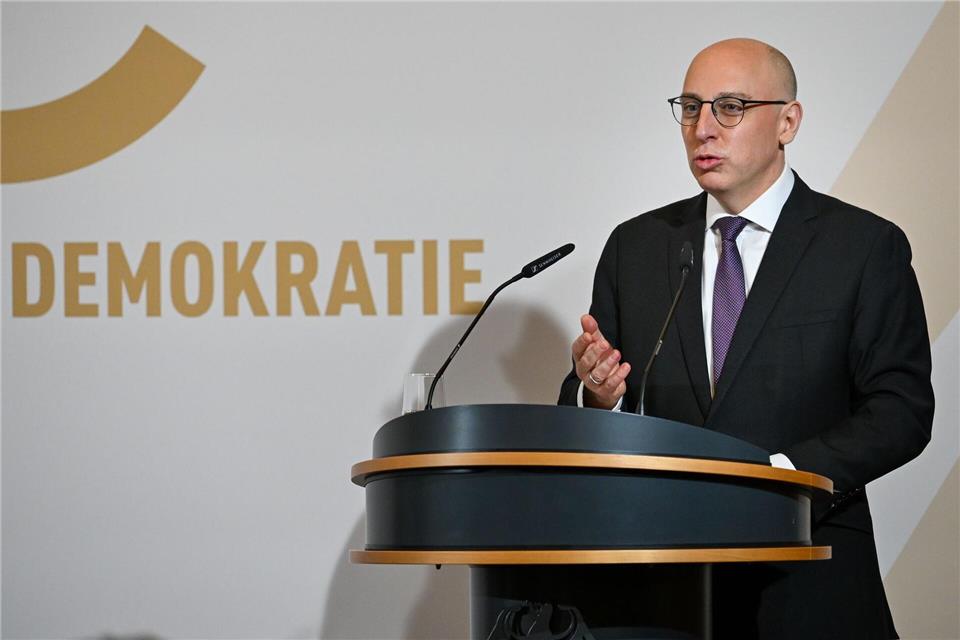 Neue Möglichkeiten für Verfassungsschutz - Spionage im Fokus  Für Sinan Selen war es gleichzeitig seine Antrittsrede als Präsident des Bundesamts für Verfassungsschutz. Soeren Stache/dpa