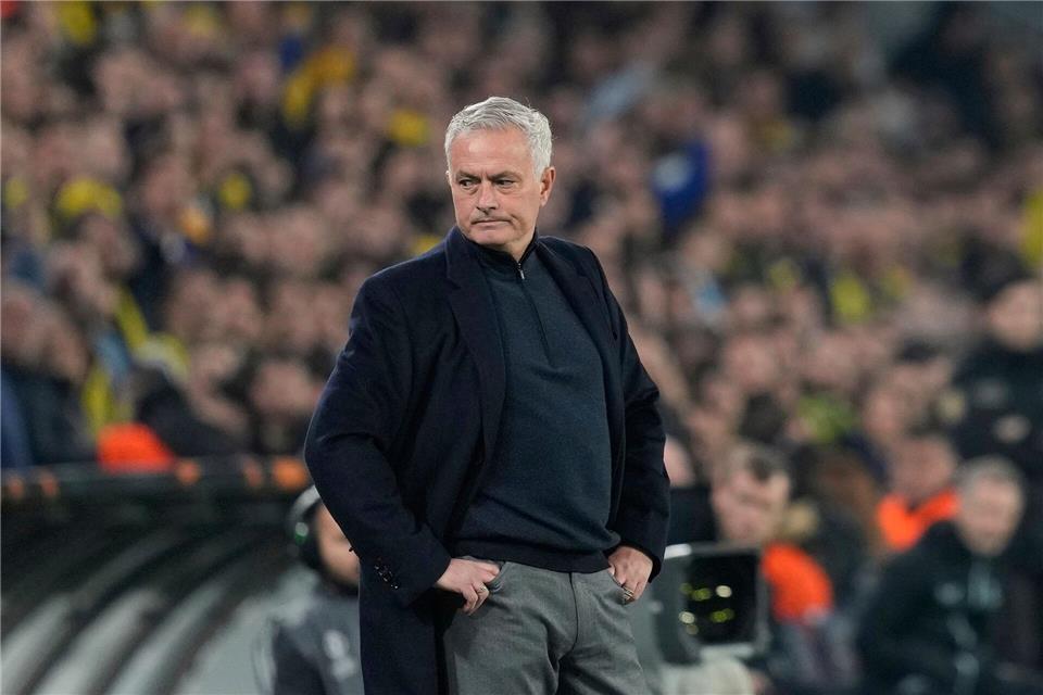 Für Star-Trainer Mourinho ist bei Fenerbahçe Istanbul Schluss. (Archivbild)Khalil Hamra/AP/dpa