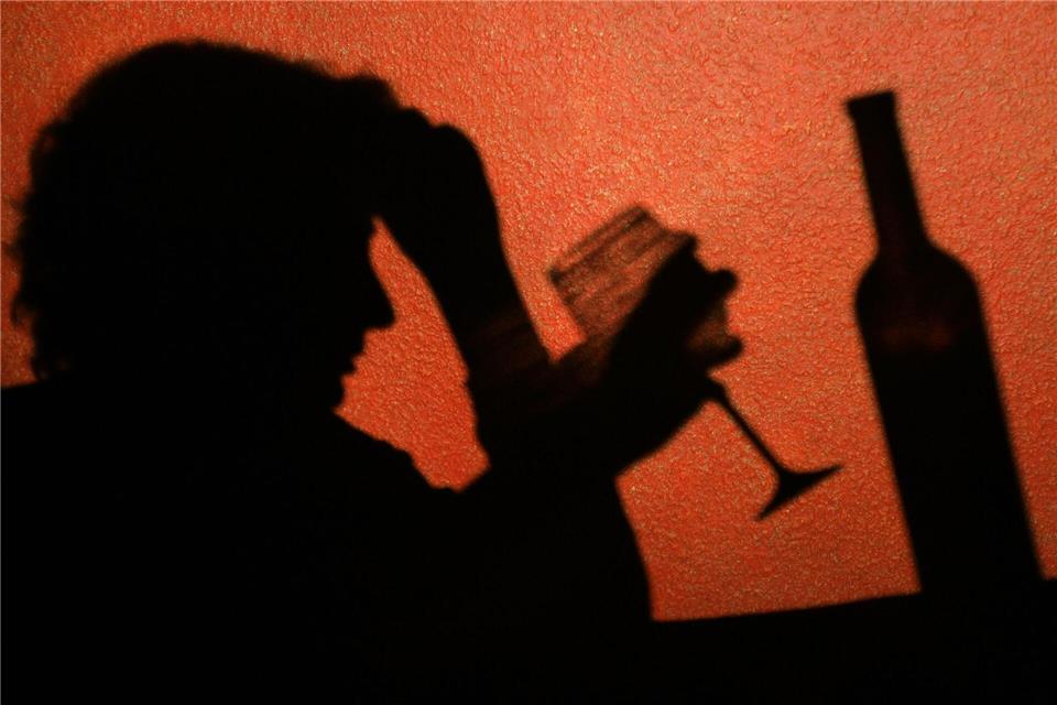 Für Suchtkranke können die Feiertage eine Herausforderung darstellen. (Symbolbild)Patrick Pleul/dpa