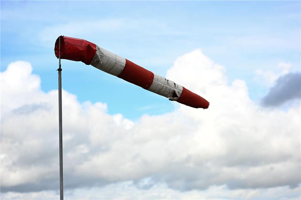 Orkan-Warnung für die Küste – Sturmtief „Joshua“ naht Für Teile der niedersächsischen Nordseeküste gelten Unwetterwarnungen des Deutschen Wetterdienstes wegen der Gefahr von Orkanböen.Lars Penning/dpa