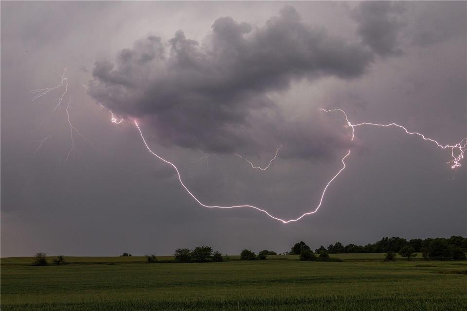 Für Teile von Hessen hatte der Deutsche Wetterdienst eine Unwetterwarnung vor schweren Gewittern herausgegeben.Jan Eifert/dpa