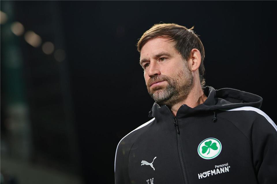Für Trainer Thomas Kleine steht eine wichtige Partie mit den Fürthern an. (Archivbild)Daniel Karmann/dpa