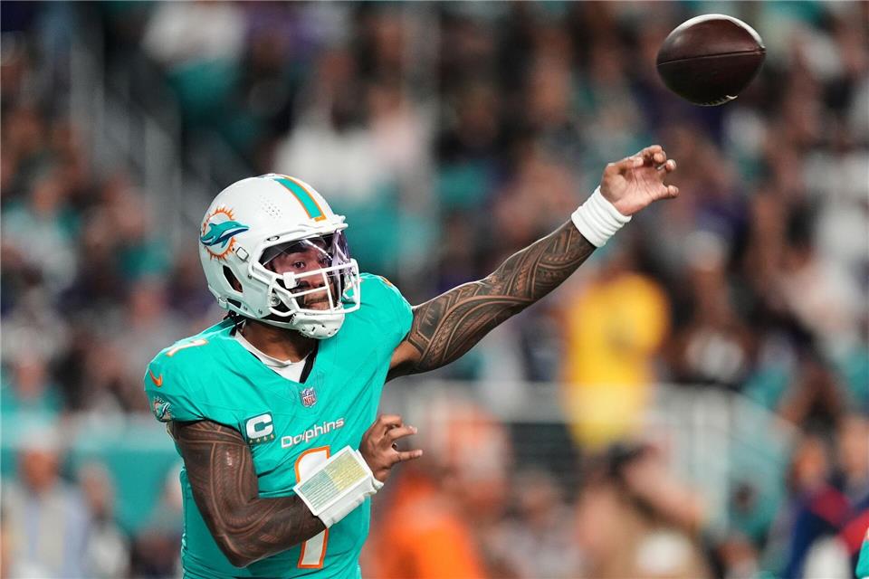 Jackson mit vier Touchdowns bei Comeback in der NFL Für Tua Tagovailoa und die Dolphins läuft in dieser Saison wenig zusammen.Rebecca Blackwell/AP/dpa