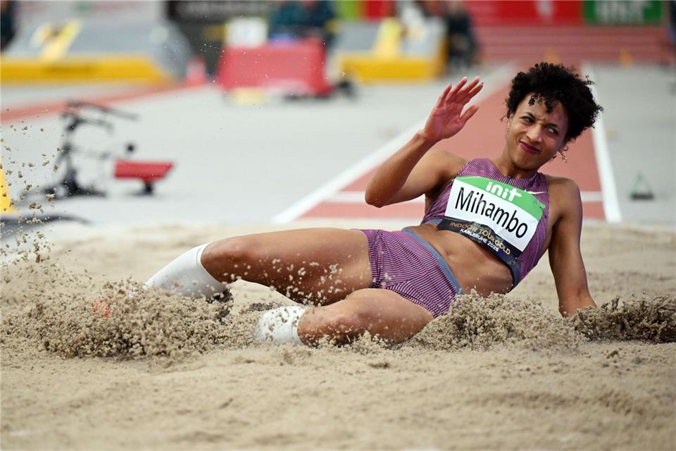 Für Weitspringerin Malaika Mihambo lief es in Karlsruhe nicht optimal. (Archivbild)Uli Deck/dpa