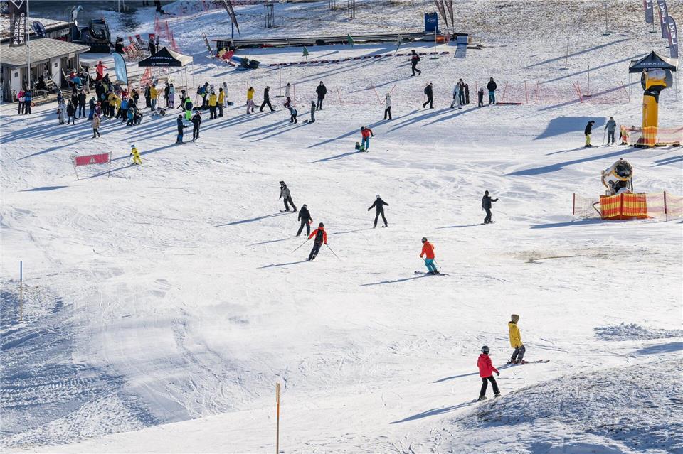 Für Wintersportler gibt es ein letztes Ski-Comeback am Feldberg. (Archivbild)Silas Stein/dpa