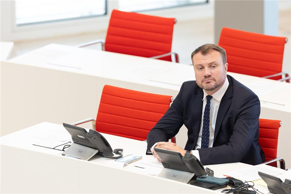 Für Wirtschaftsminister Keller ist ein Konsolidieren in der Autobranche auf Kosten Ostdeutschlands „inakzeptabel“ (Archivbild)Hannes P. Albert/dpa
