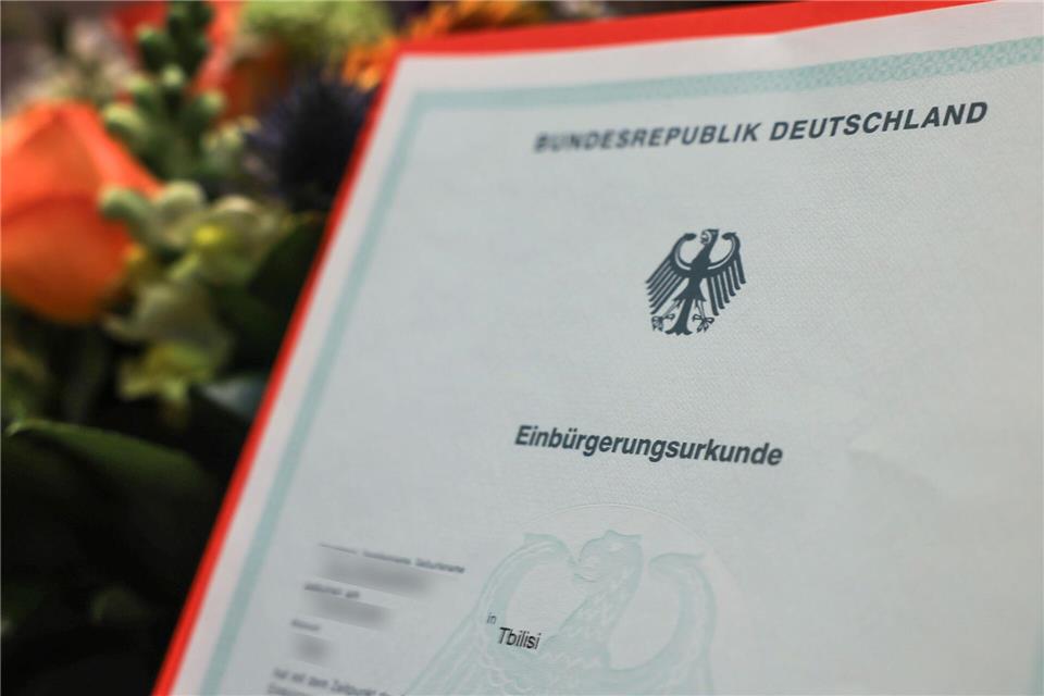 Für Zigtausende Syrer ist die Einbürgerung in Nordrhein-Westfalen ein Ausweg aus einer unsicheren Zukunft in ihrer Heimat. (Symbolbild)Oliver Berg/dpa