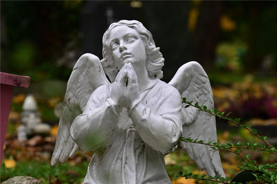 Für Zürich schlägt „Sophie“ einen Friedhof-Besuch vor - der sei „extrem un-touristisch“. (Symbolbild)Martin Schutt/dpa