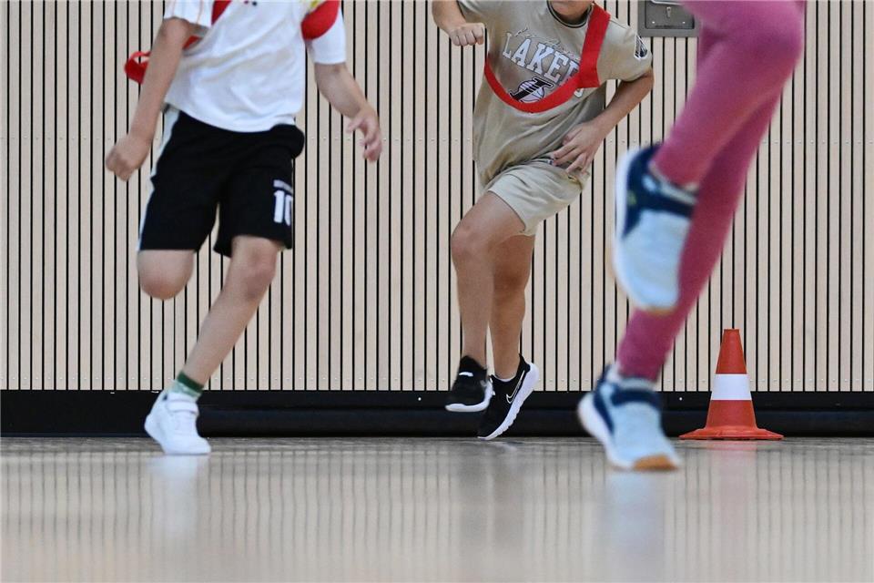 Für alle Erstklässler muss es im nächsten Schuljahr an ihren Grundschulen auch nachmittags Betreuungsangebote geben. (Symbolbild)Bernd Weißbrod/dpa