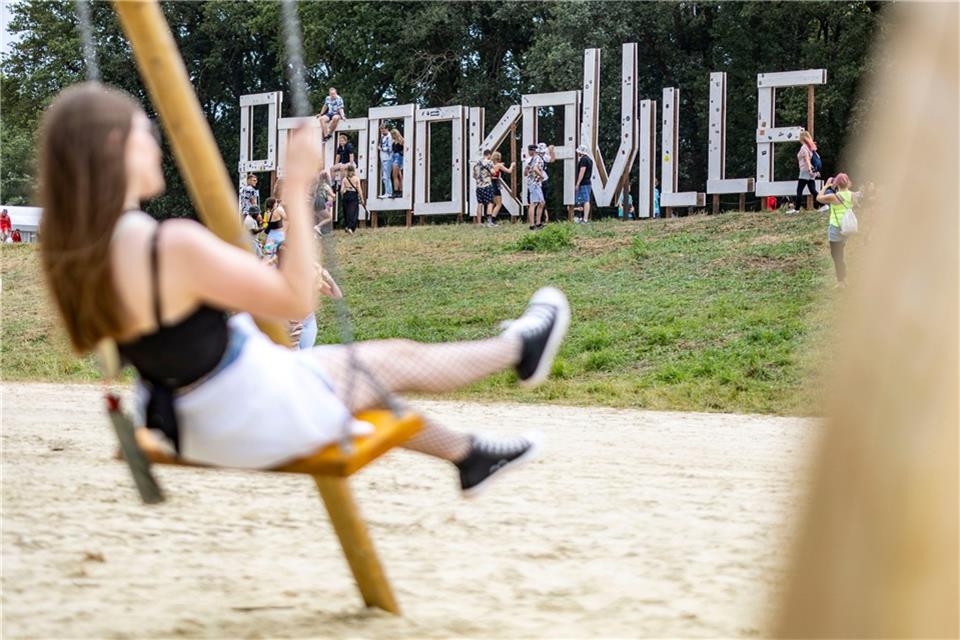 „Parookaville“-Festival startet - 225.000 Besucher erwartet Für das „Parookaville“ wird ein alter Flugplatz zu einer Fesitval-Stadt. (Archivfoto)